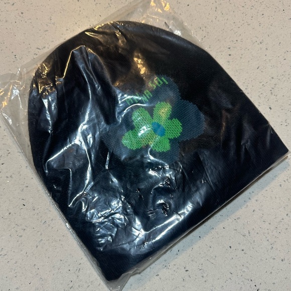 NWT Anna Sui Love Beanie - Picture 6 of 12